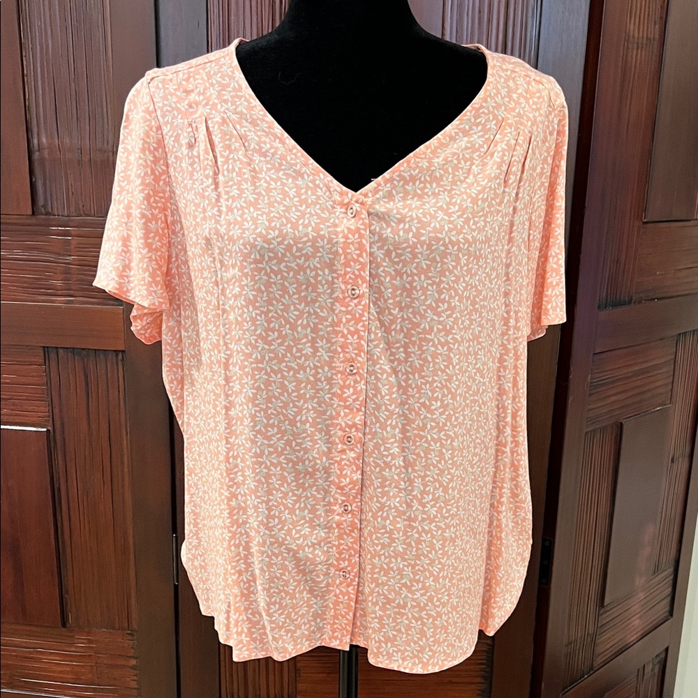 Peach and white print blouse, size Medium, fabric buttons, drapes beautifully
